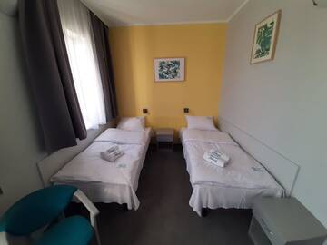 Фото номера Стандартный двухместный номер с 2 отдельными кроватями Отель Hotel Jabłoński г. Доротово 10